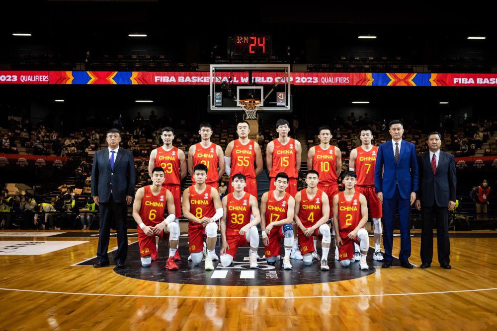 杜兰特因右腿筋伤势将缺席明日对阵快船的比赛明日10点，太阳主场迎战快船。